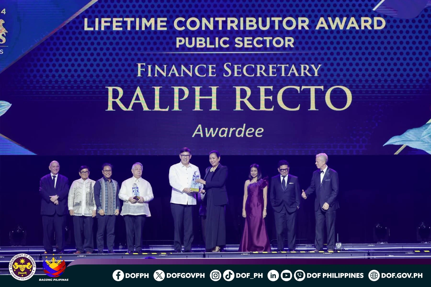 Read more about the article Recto receives highest Asia CEO Award for public sector, dedicates prestigious recognition to DOF family